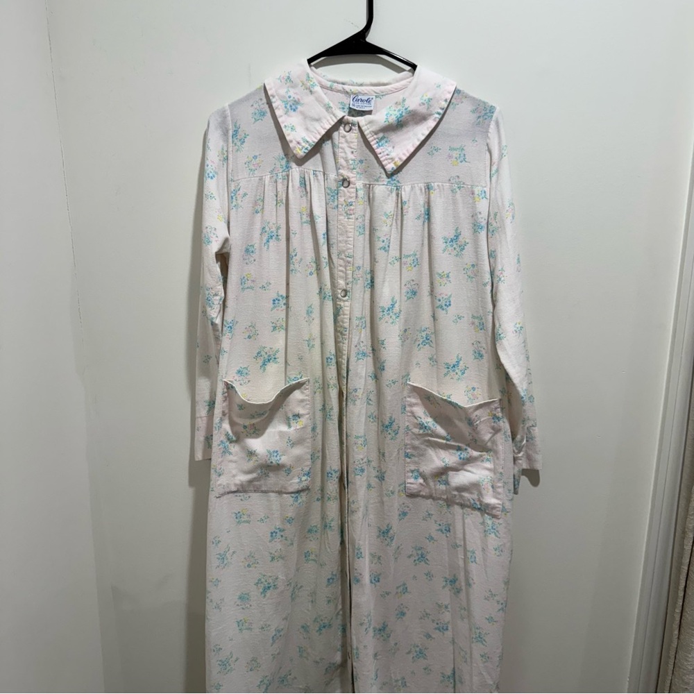 Vintage 100% Cotton Floral Long Nightgown – Size M –Snap Front, Peter Pan Collar